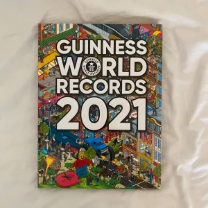 Guinness World Records 2021 - Upptäck världens mest otroliga rekord! Den här boken är full av galna, inspirerande och roliga prestationer inom sport, teknik, djur och mycket mer. Perfekt för dig som gillar fakta, utmaningar och vill imponera på kompisarna med coola rekord.