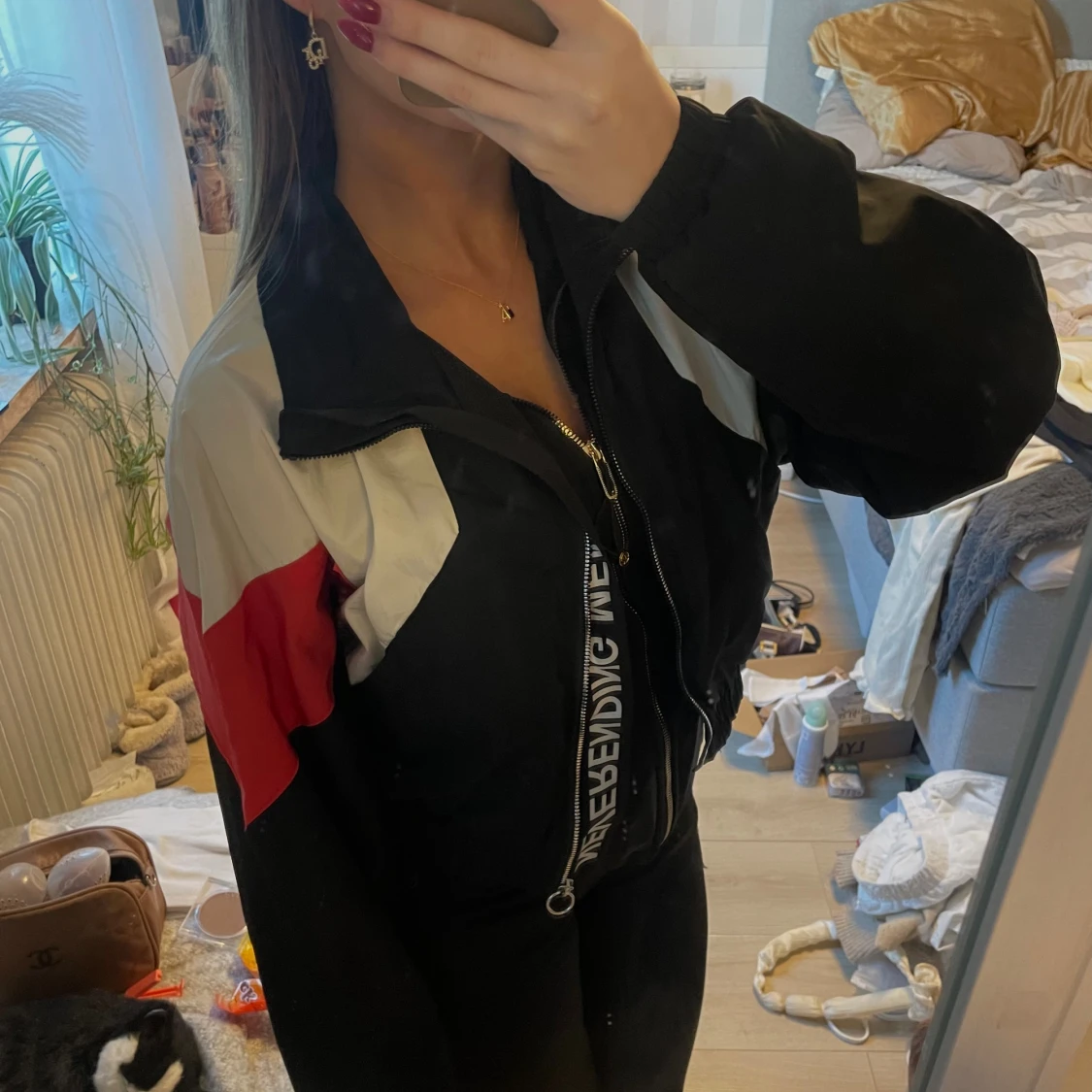 Svart, röd och vit vindjacka Pull&Bear - 3