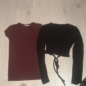 Svart croppad topp & vinröd t-shirt - Säljer dessa två snygga tröjor. Den svarta knytter man på ryggen och är lite crop top , men inte super kort. Den vinröda är i storlek M men är tight och ganska strechig så passar S också. Säljer båda två för 60kr ! 