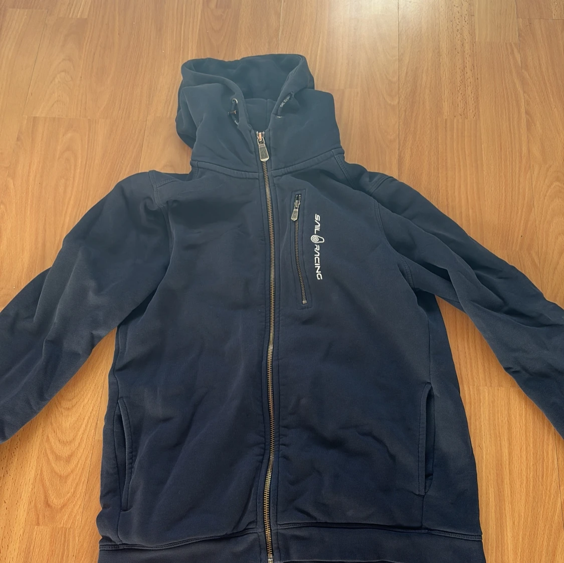 Mörkblå fleecejacka från Sail Racing