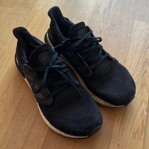 Adidas ultraboost - Säjer dessa ultraboost då jag köpt nya, väldigt sköna skor hela och rena storlek 42