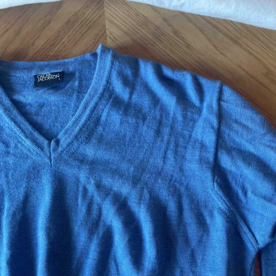 Blå v-ringad tröja från Oscar Jacobson - 3