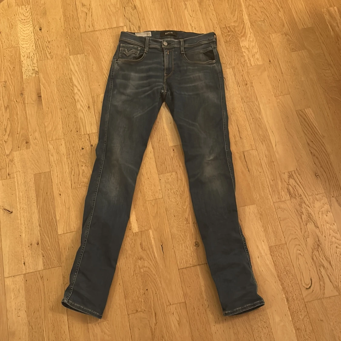 Blåa Replay jeans anbass