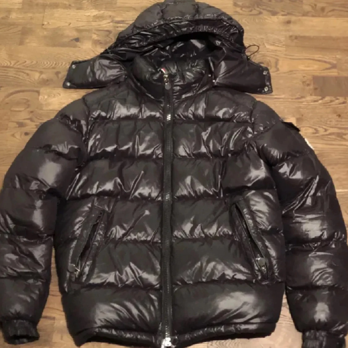 Svart pufferjacka från Moncler