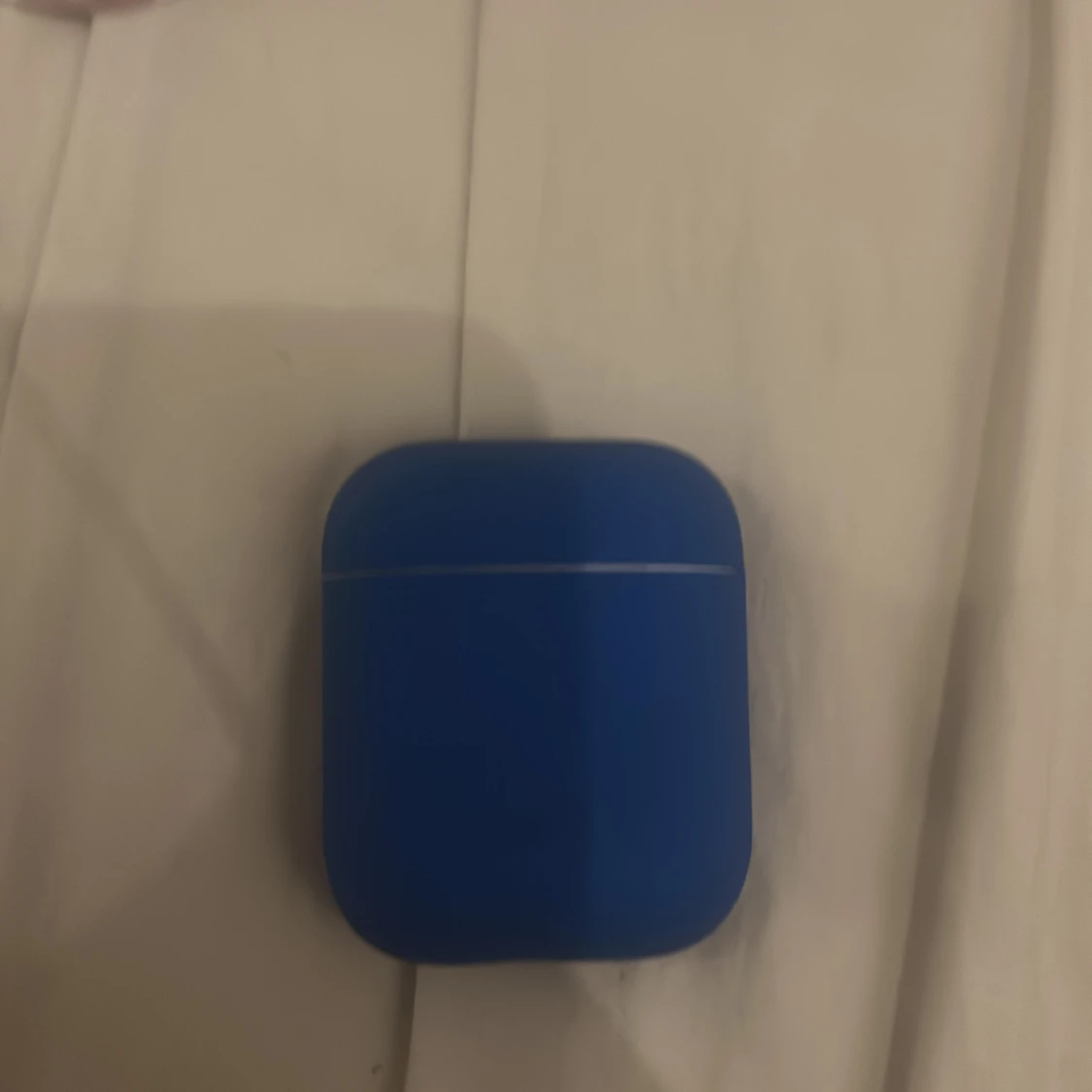 AirPods med blått silikonfodral - 3