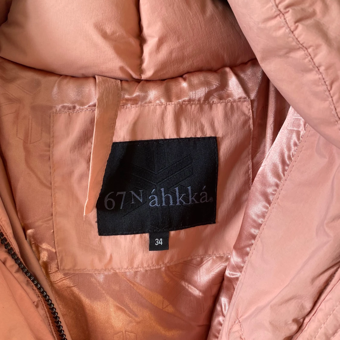 Rosa pufferjacka från Áhkká, strl 34 - 2