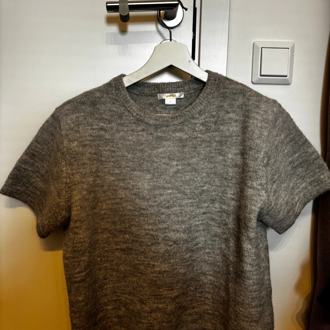 Grå stickad tröja från Gina Tricot - 1