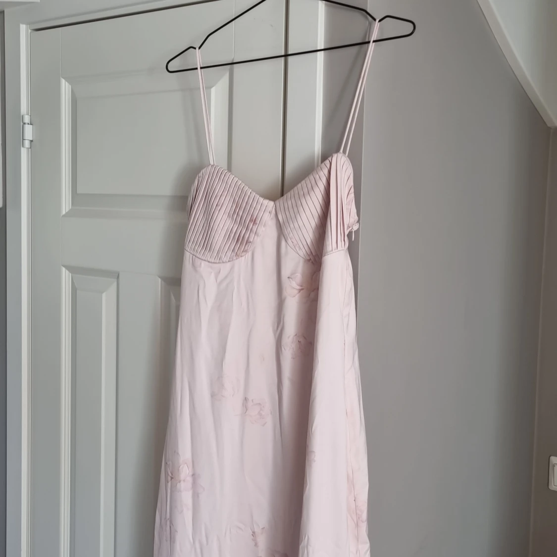 Ljusrosa långklänning från Adoore