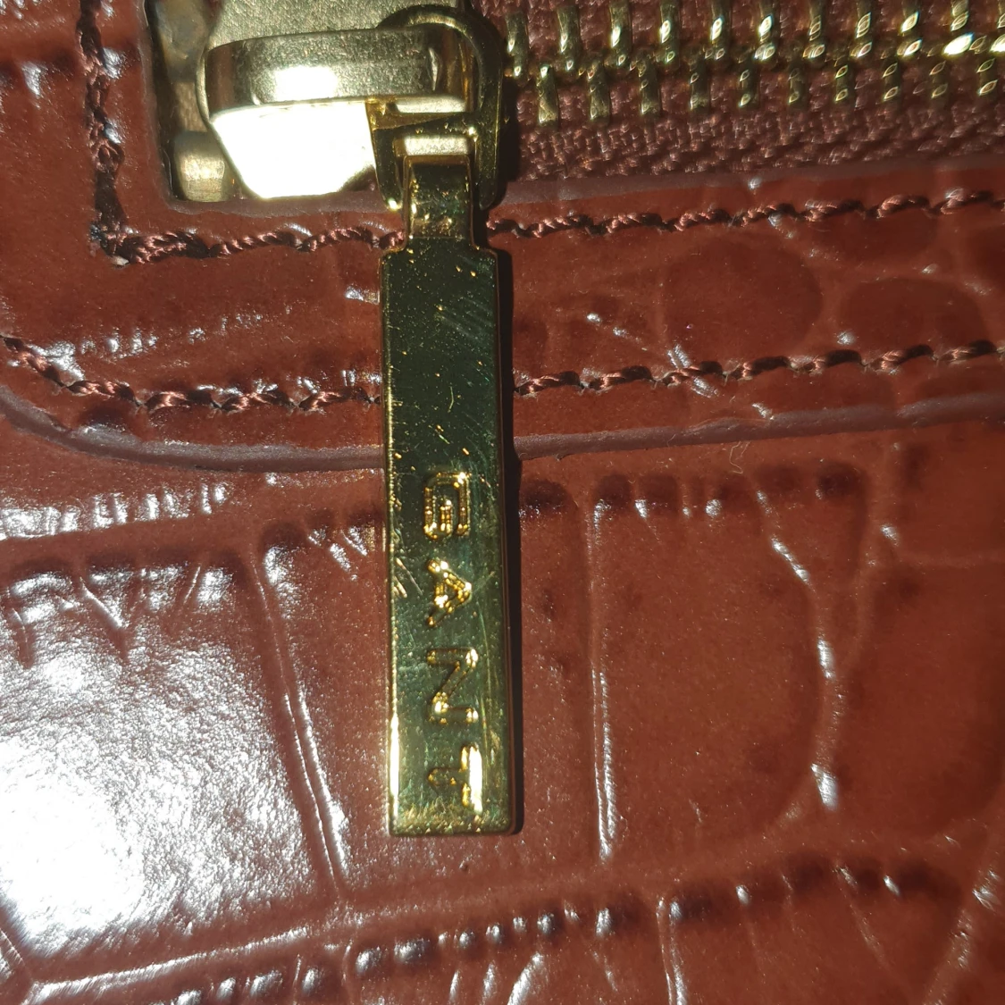 Brun handväska i skinn från GANT