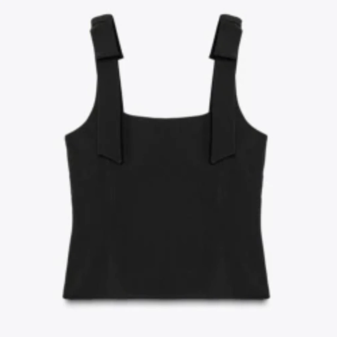 Svart linnetopp med breda axelband