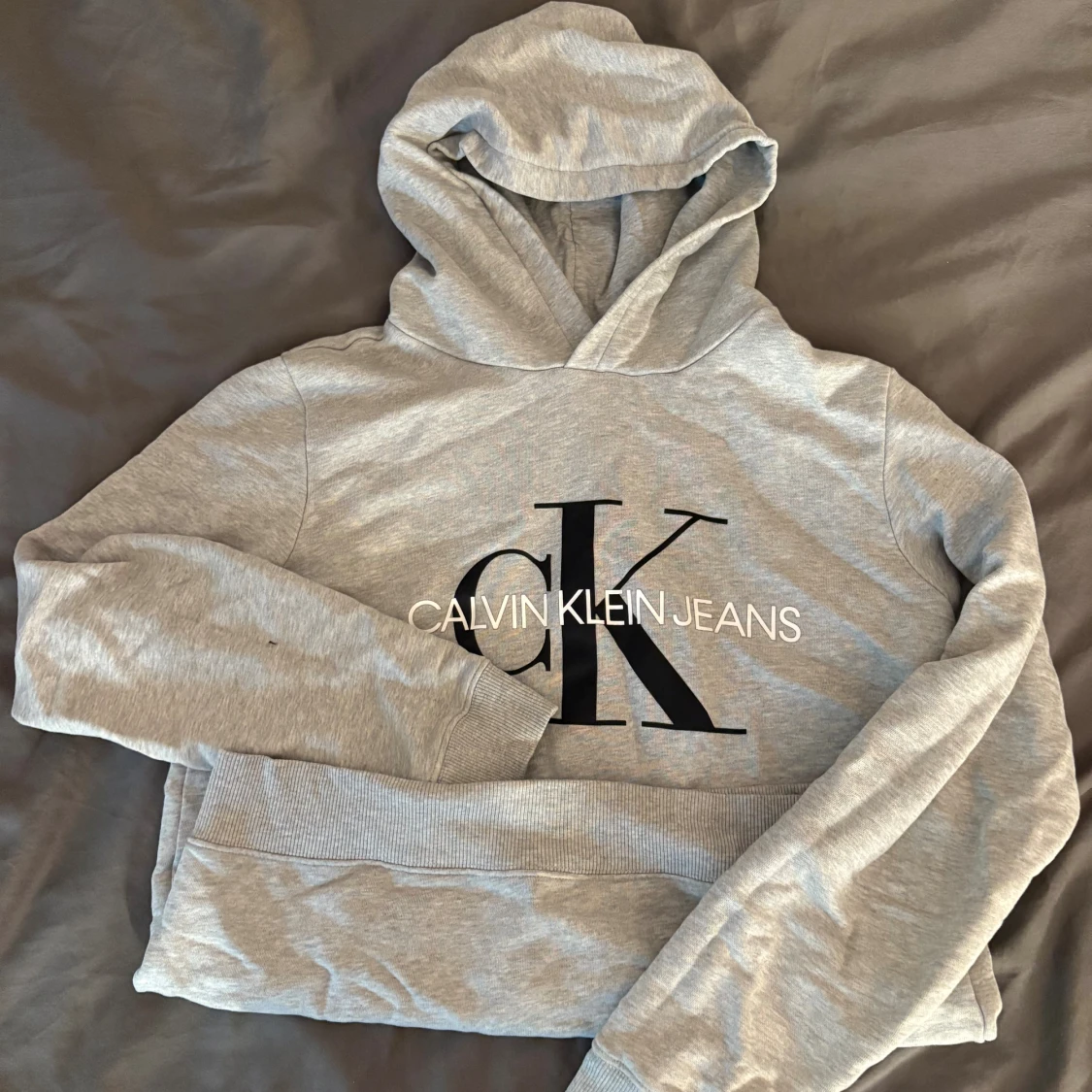 Grå hoodie från Calvin Klein Jeans