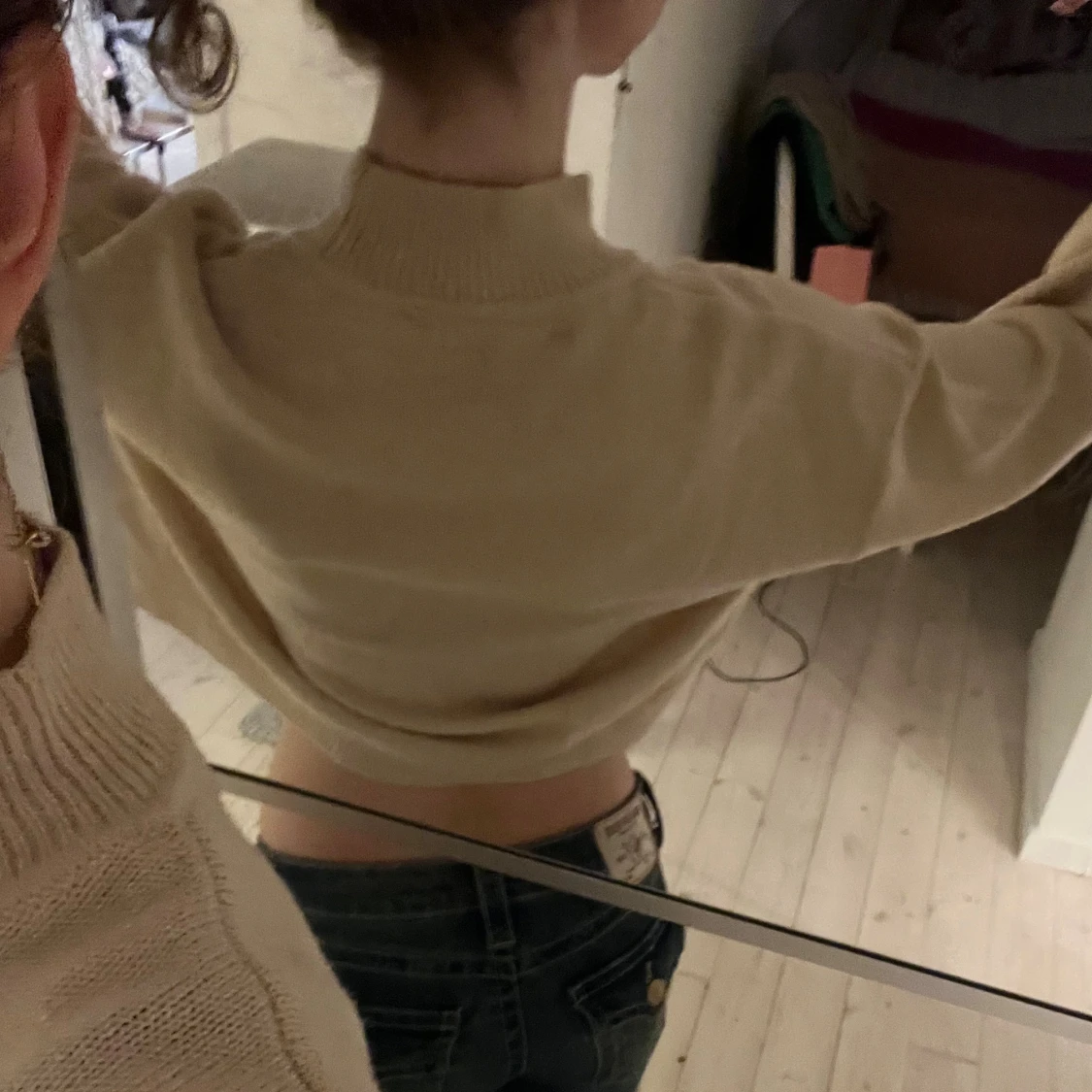 Beige stickad croppad tröja - 1