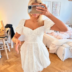 studentklänning  - jättesöt klänning, passar perfekt för student och andra festliga tillfällen 💓💓