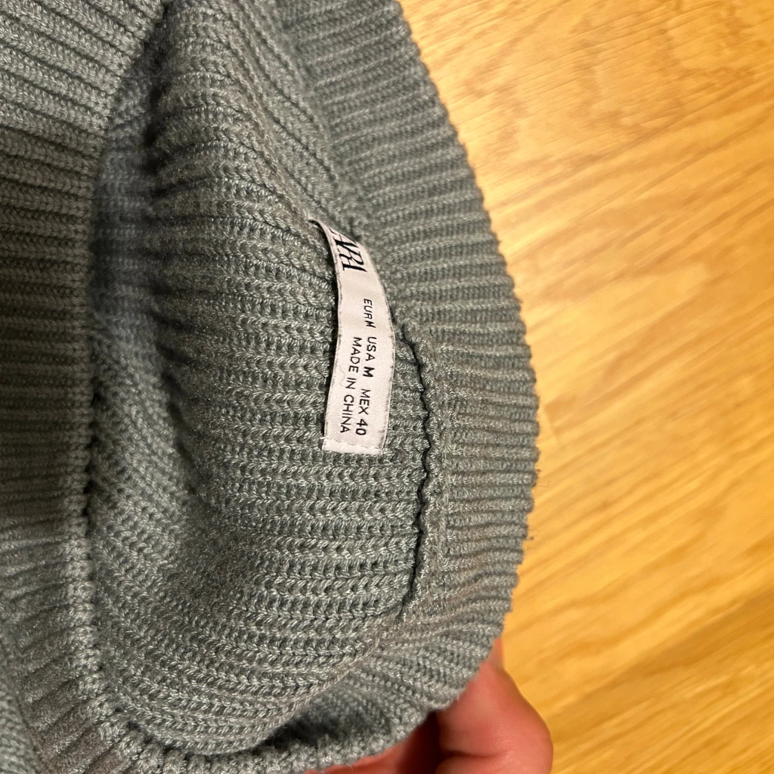 Grå/turkos stickad tröja från Zara - 3