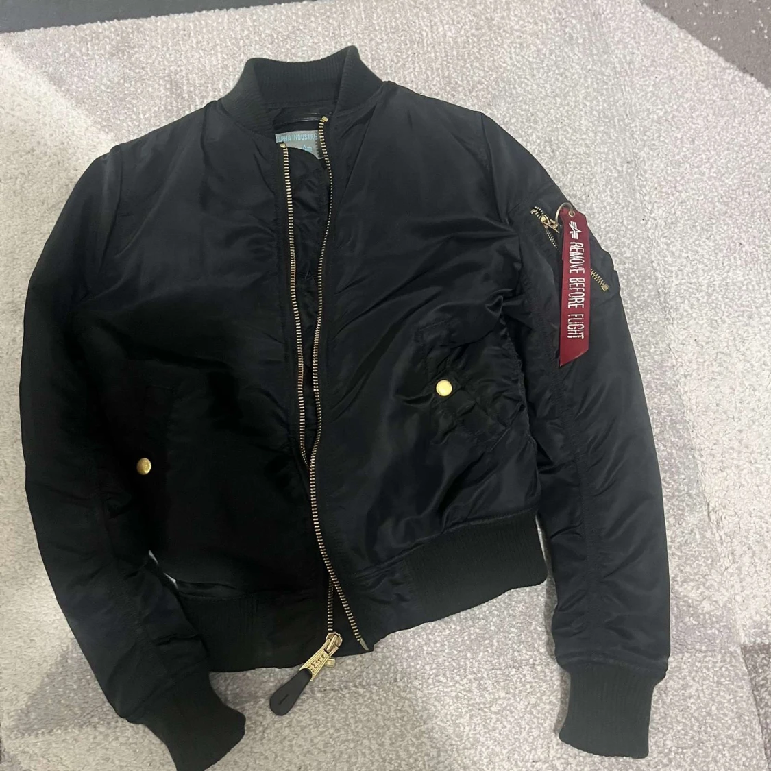 Svart bomberjacka Alpha Industries
