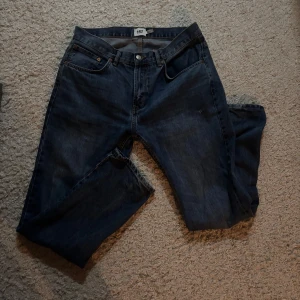 Lager 157 blå jeans ”New Classic” -W33 L32 - Säljer ett par Lager jeans i mörkblå denim. Snygg tvätt, knappt använda.
