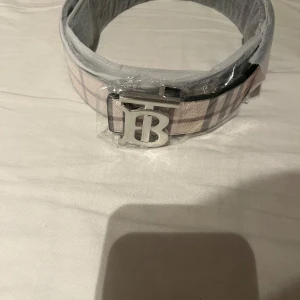 Bälte - Helt nytr bälte storlek 105cm man kan byta färg på bältet