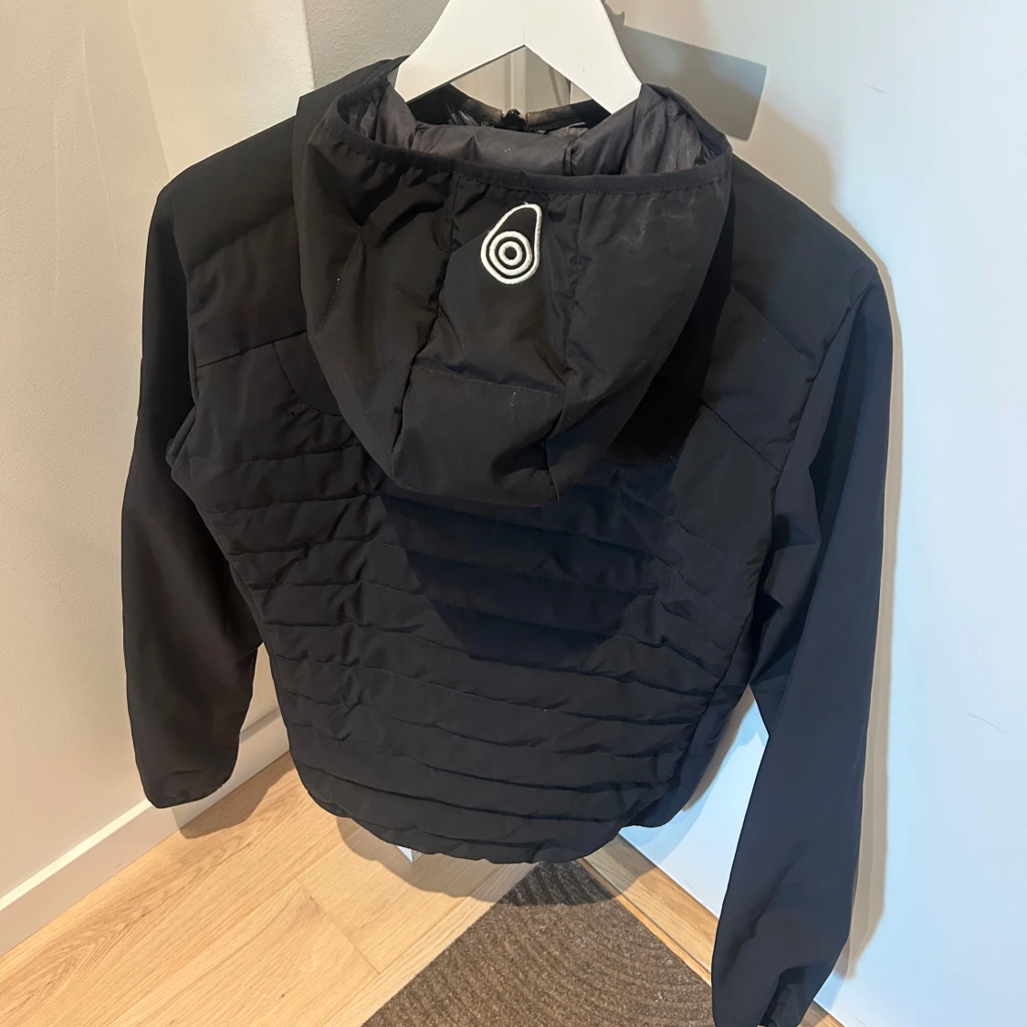 Svart pufferjacka från Sail Racing - 3