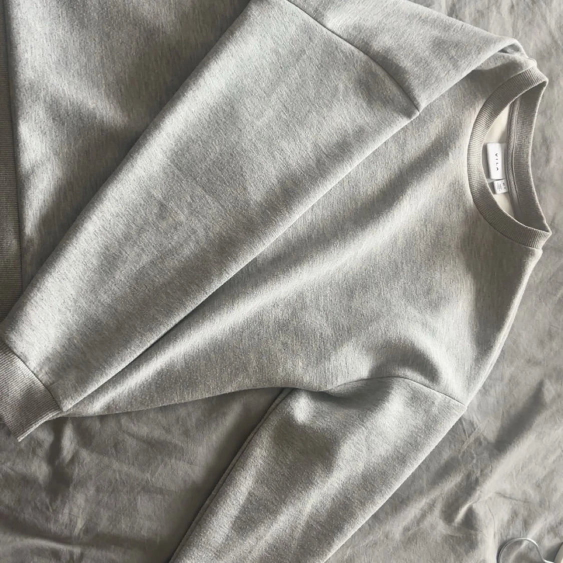Grå sweatshirt från vila  - 1
