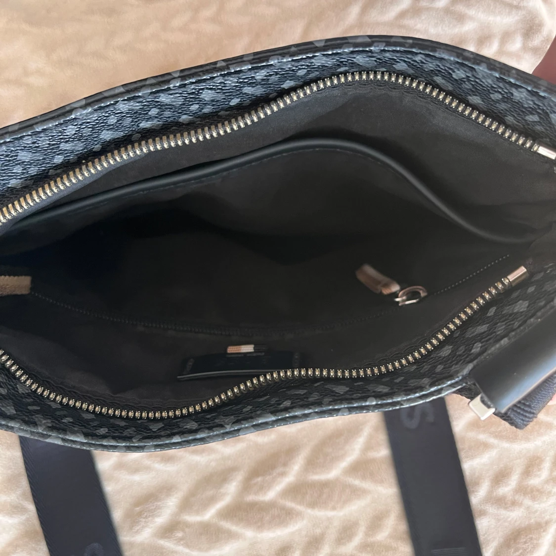 Hugo Boss Axelväska - 1