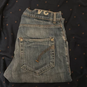 Dondup jeans - Storlek 34 passar mer som 32 ungefär.