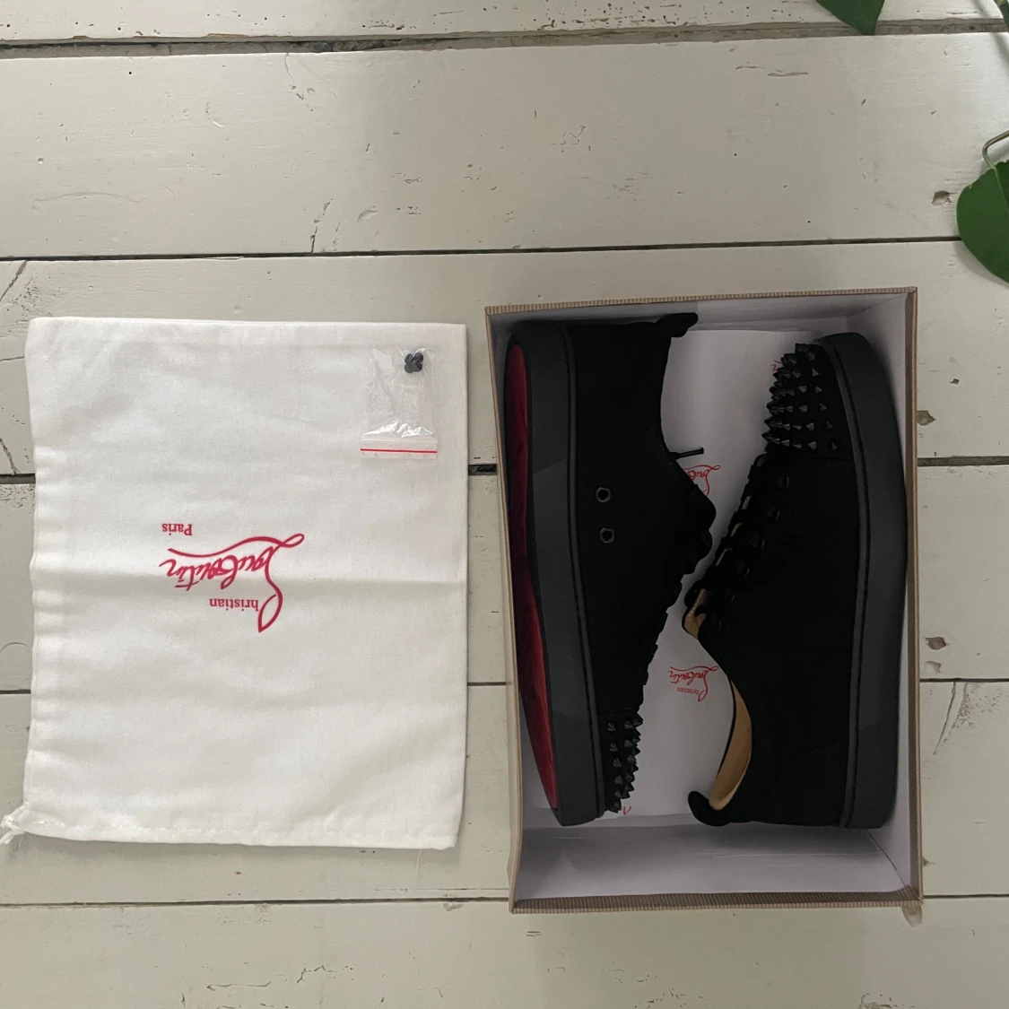 Christian Louboutin svarta sneakers med nitar - 1