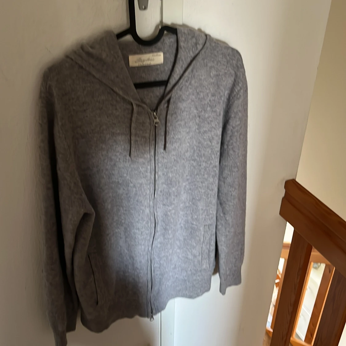 Grå kashmirhoodie från Sayless, M - 4