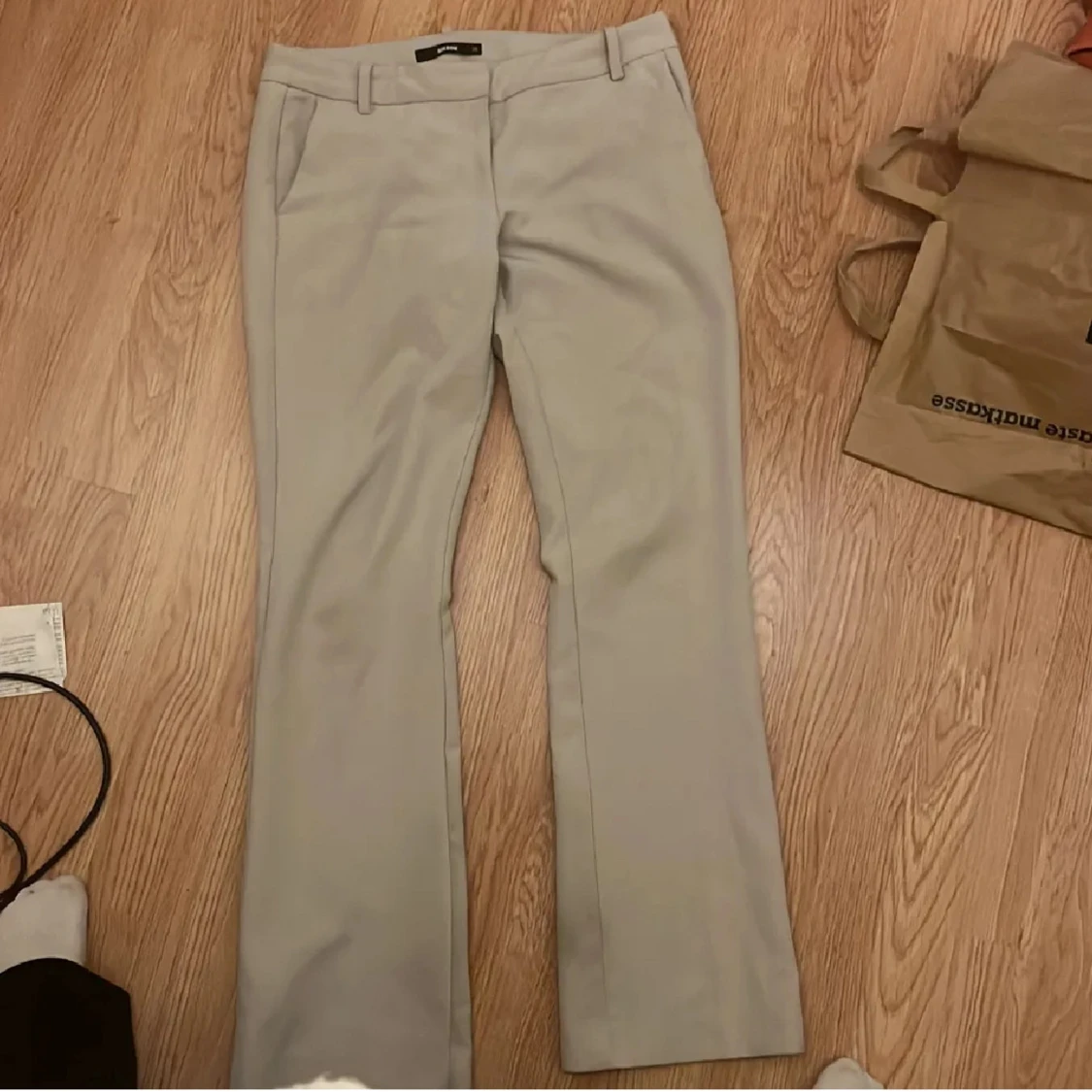 Beiga kostymbyxor från Bik Bok - 2