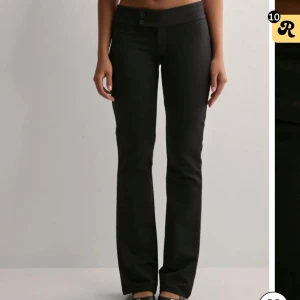 Svarta kostymbyxor  - Svart kostymbyxor Nelly 