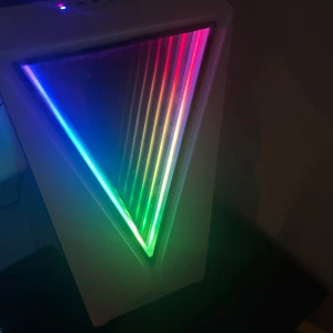 Sapphire RGB Gaming PC - Snygg stationär gamingdator med AMD grafikkort och RGB-belysning. Utrustad med flera RGB-fläktar, modern vit chassi med unikt frontpaneldesign och gott om USB-portar. Inga synliga skador, lätt damm på insidan. Perfekt för gaming och kreativa uppgifter. Datorn har jag haft i ungefär ett år men inte använd så mycket eftersom jag slutade spela. Skrolla till sista bilden för att se datorns egenskaper. Skriv för mer frågor, pris kan diskuteras också.