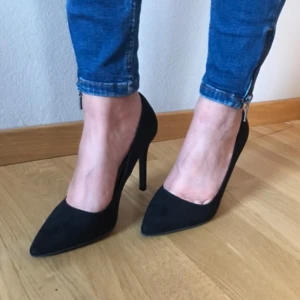 Klackskor - Svarta klackskor från Boohoo. Storlek 36