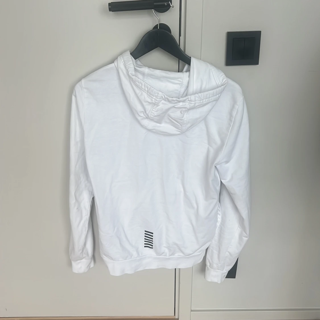 Vit hoodie från EA7 Emporio Armani - 1