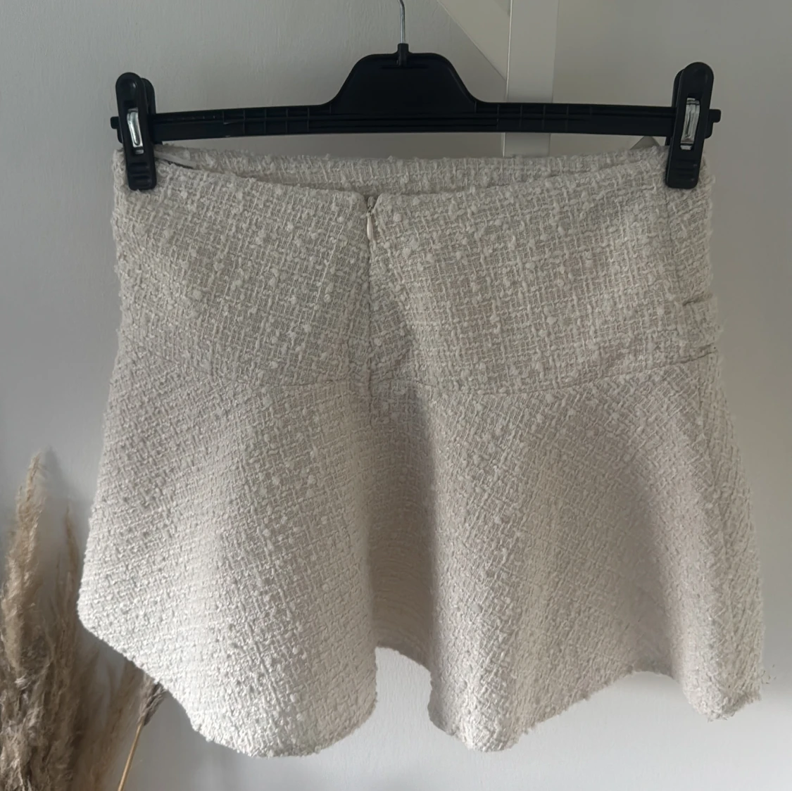 Beige kortkjol i bouclé från H&M - 1