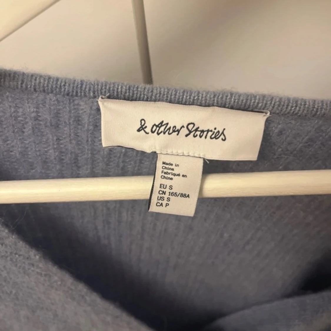 Blå omlottkofta från & Other Stories - 2