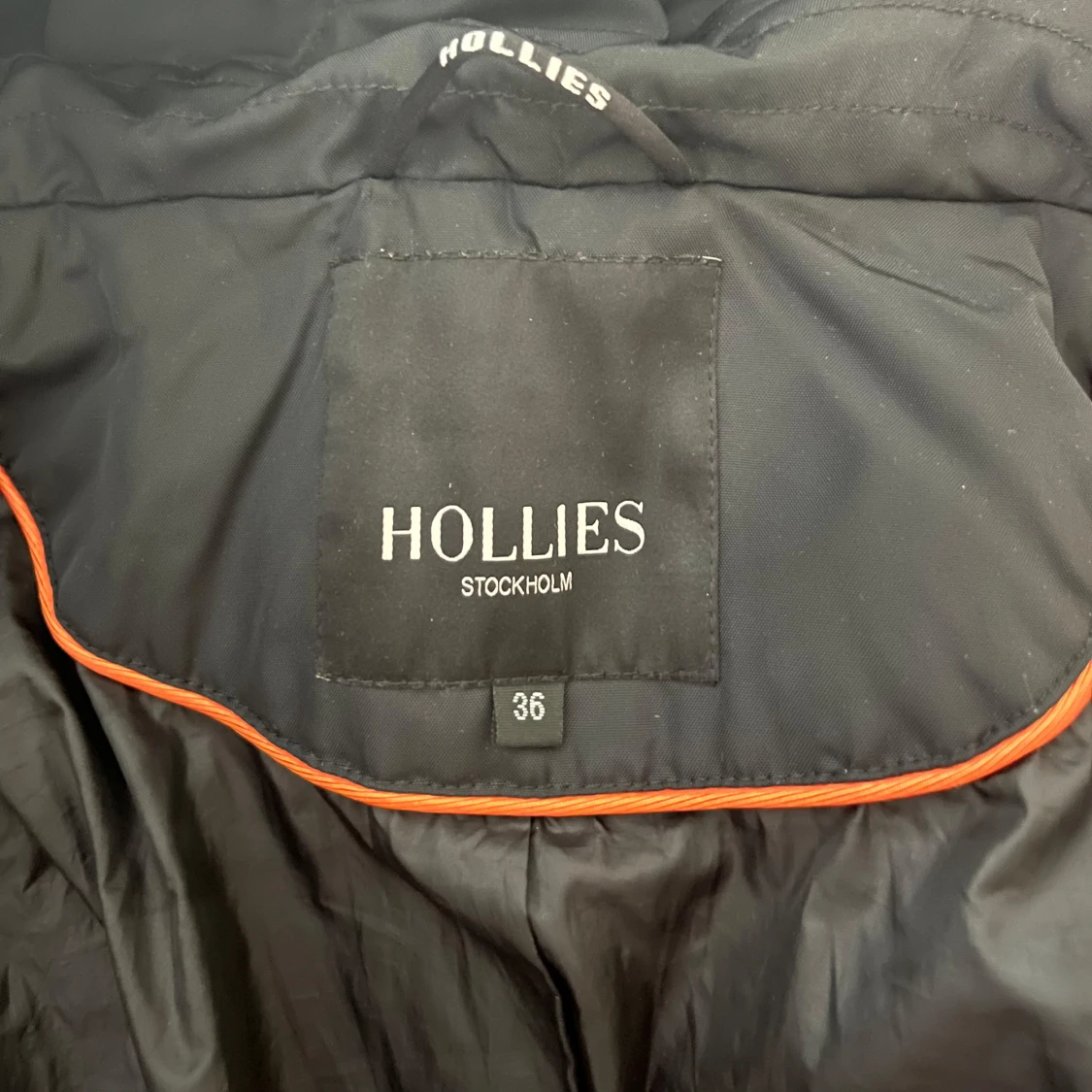 Svart dunjacka från Hollies, strl 36 - 2
