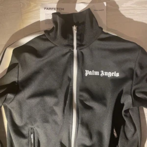 Palm Angels jacka - Äkta Palm angels tröja Inga täcken på användning hela tracksuiten för 1600