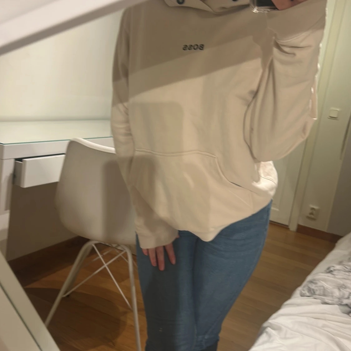 Beige hoodie från BOSS med huva - 1