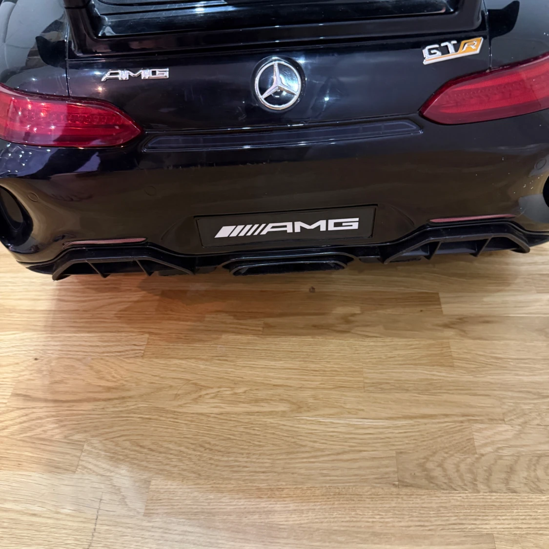 Mercedes-Benz AMG GT R elbil för barn - 2