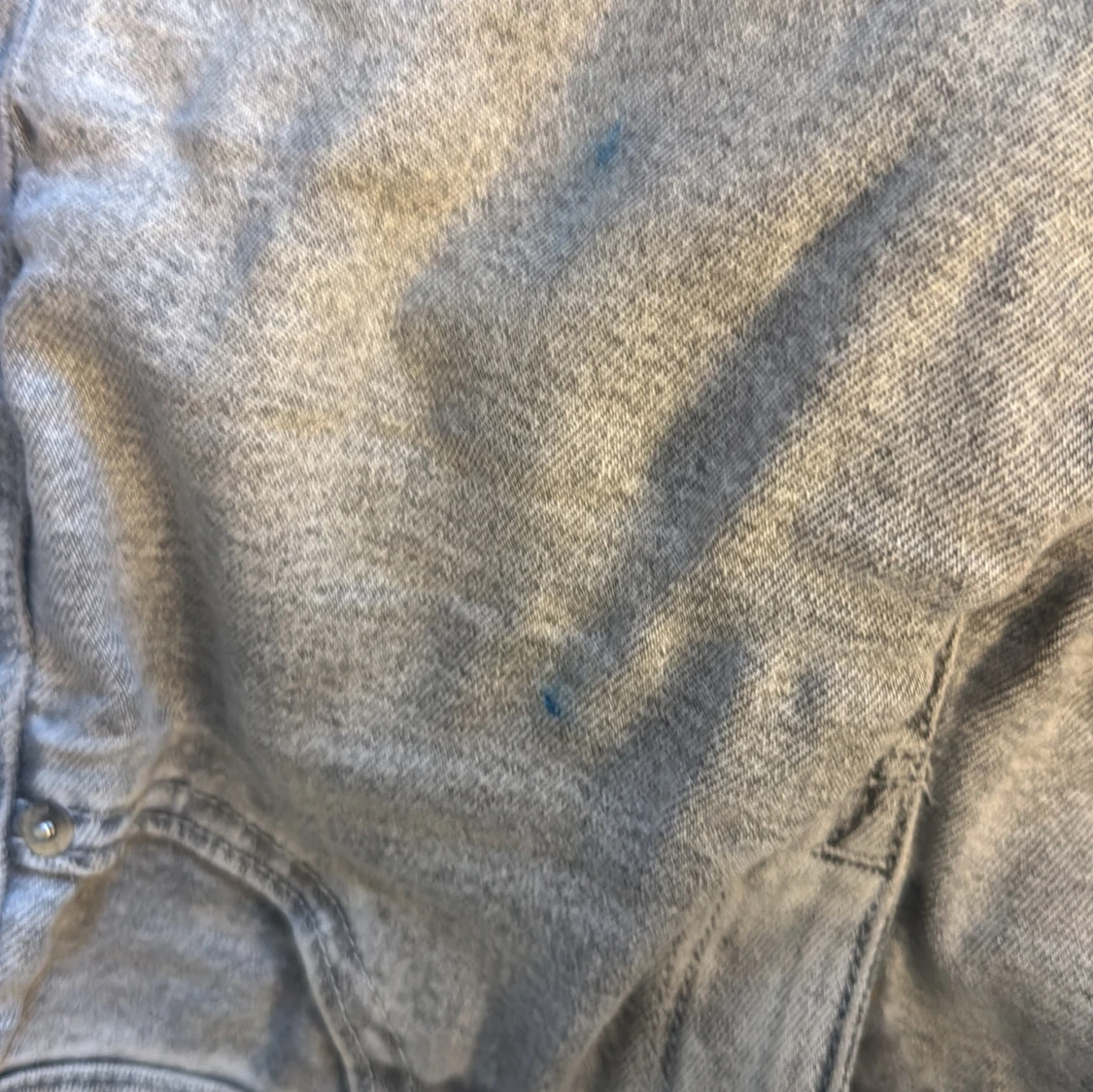 Grå bootcut jeans med slitna detaljer - 3