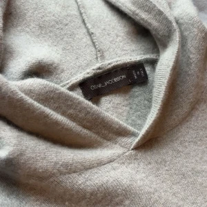 Stickad hoodie - Stickad tröja från Oscar Jacobsson i super fint skick, inga defekter alls. Köpte för nypris 1600🙌🏻