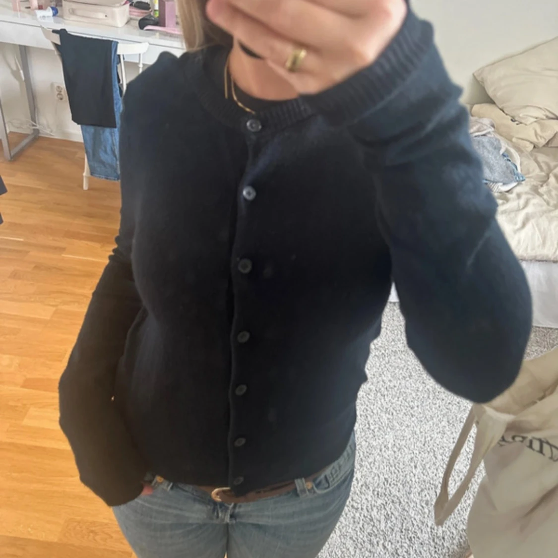 Svart kofta med knappar - 1