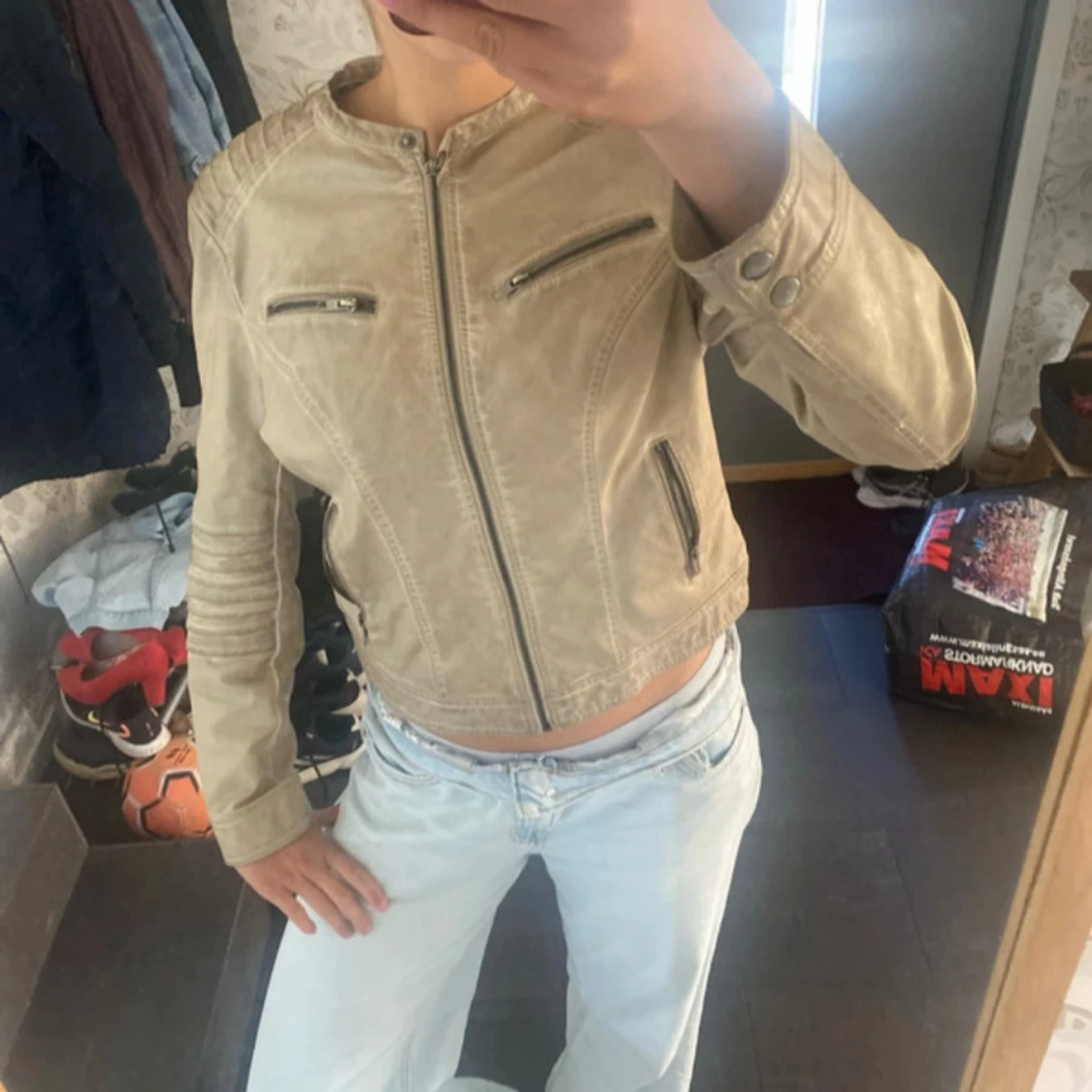 Beige skinnjacka med dragkedjor - 3