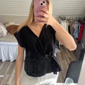 Zara blus - Populär blus ifrån Zara som är jätte fin!🖤