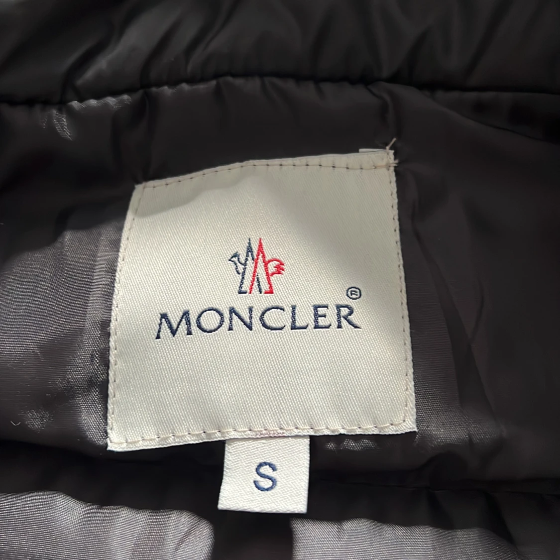 Svart Moncler pufferjacka med huva - 3