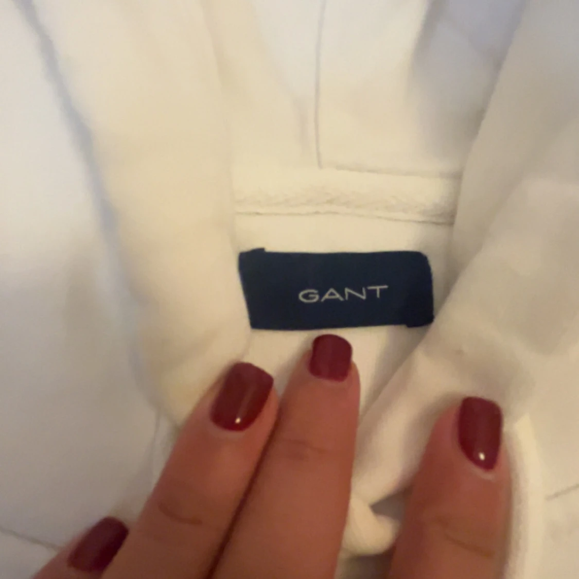 Vit hoodie från Gant  - 3