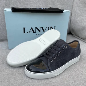 Lanvin skor (nya) - Hej! Säljer nu dessa sjukt snygga lanvin skor. Skorna är helt nya! Har begränsat antal boxar och dustbag. Hör av dig vid frågor. 