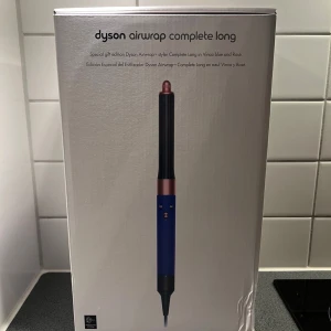 Dyson Airwrap Complete Long & Dyson Supersonic - Säljer två premium hårstylingprodukter från Dyson: Airwrap Complete Long (special edition Vinca blue & Rosé) och Supersonic hårfön. Båda är i nyskick, levereras i originalförpackning med alla tillbehör. Perfekt för snabb torkning, styling och lockar utan extrem värme.
