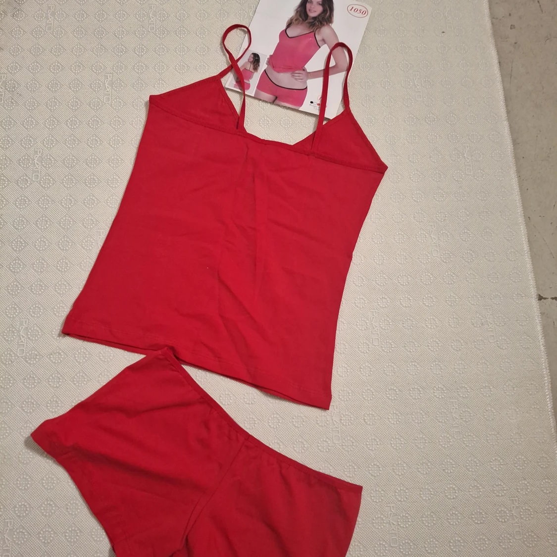 Röd linnetopp med smala axelband - 3