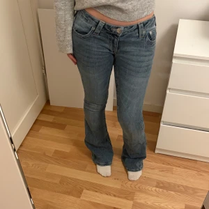 True religion lowwaist bootcut jeans  - Snygga blå jeans med bootcut passform och låg midja.  Använda endast en gång🩷