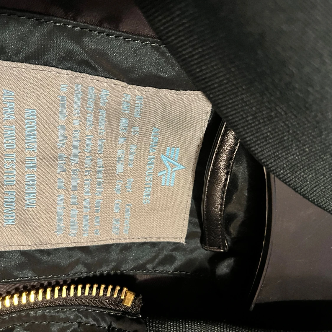 Mörkgrön bomberjacka Alpha Industries - 2